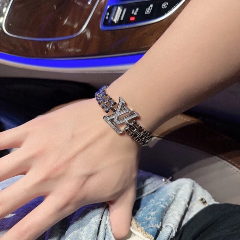 Sophisticated Louis Vuitton Bracelets 250981