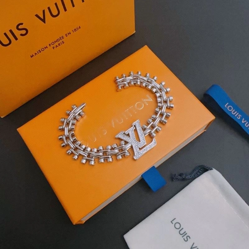 Sophisticated Louis Vuitton Bracelets 250981