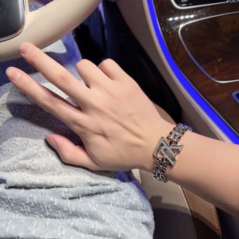 Sophisticated Louis Vuitton Bracelets 250981