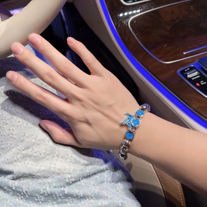 Louis Vuitton Bracelets Supportive 250978
