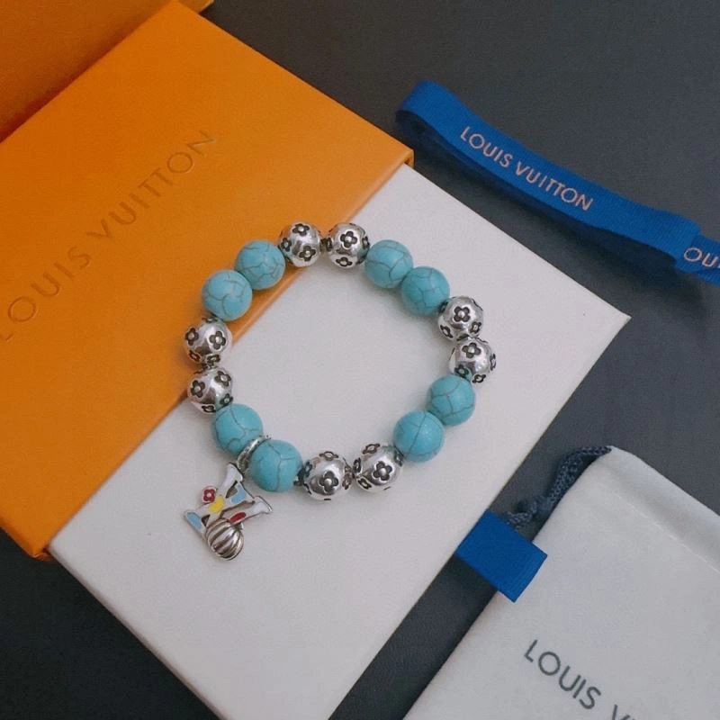 Minimalist Louis Vuitton Bracelets 250979