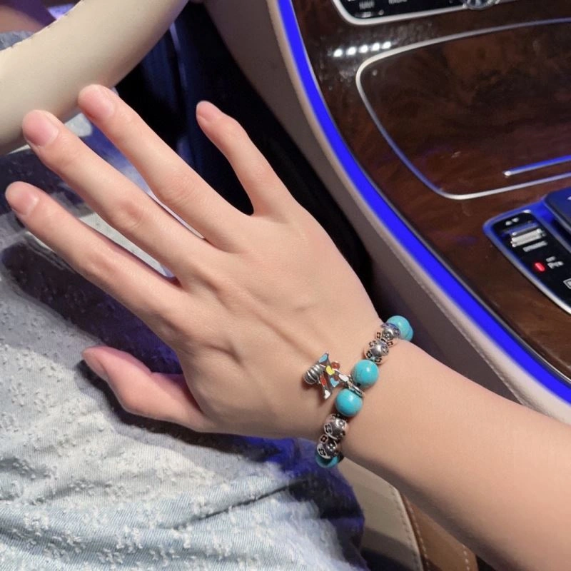 Minimalist Louis Vuitton Bracelets 250979