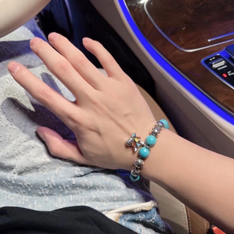 Minimalist Louis Vuitton Bracelets 250979