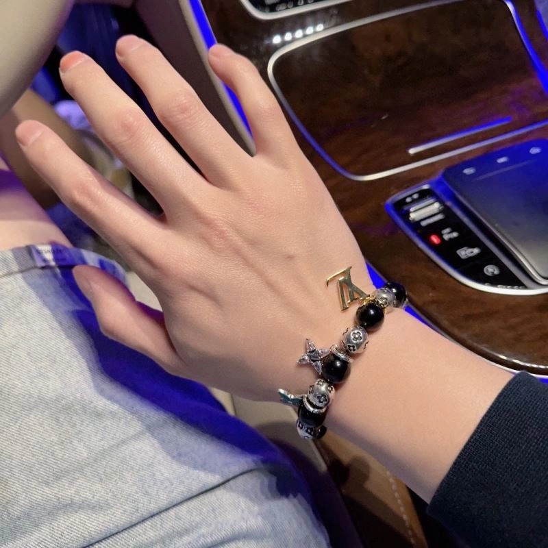 Lightweight Louis Vuitton Bracelets 250983