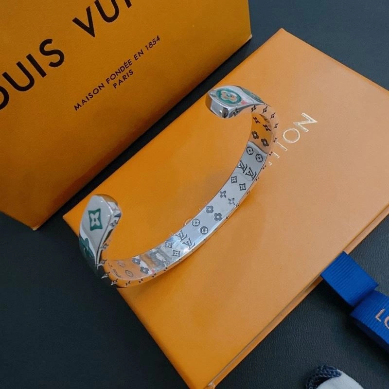 Louis Vuitton Bracelets Functional 250956