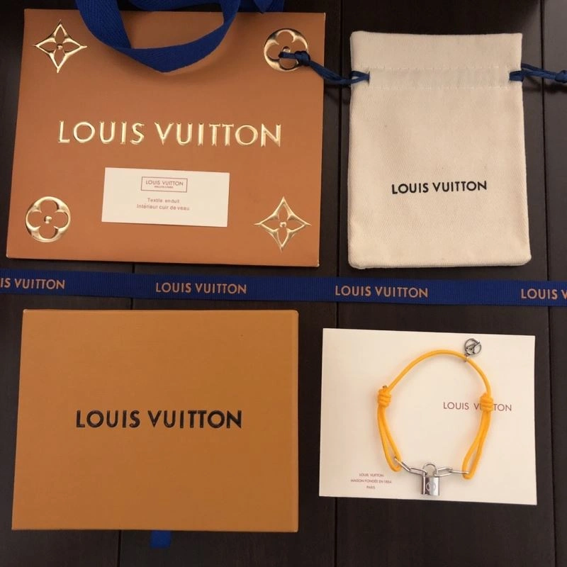 Attractive Louis Vuitton Bracelets 250946
