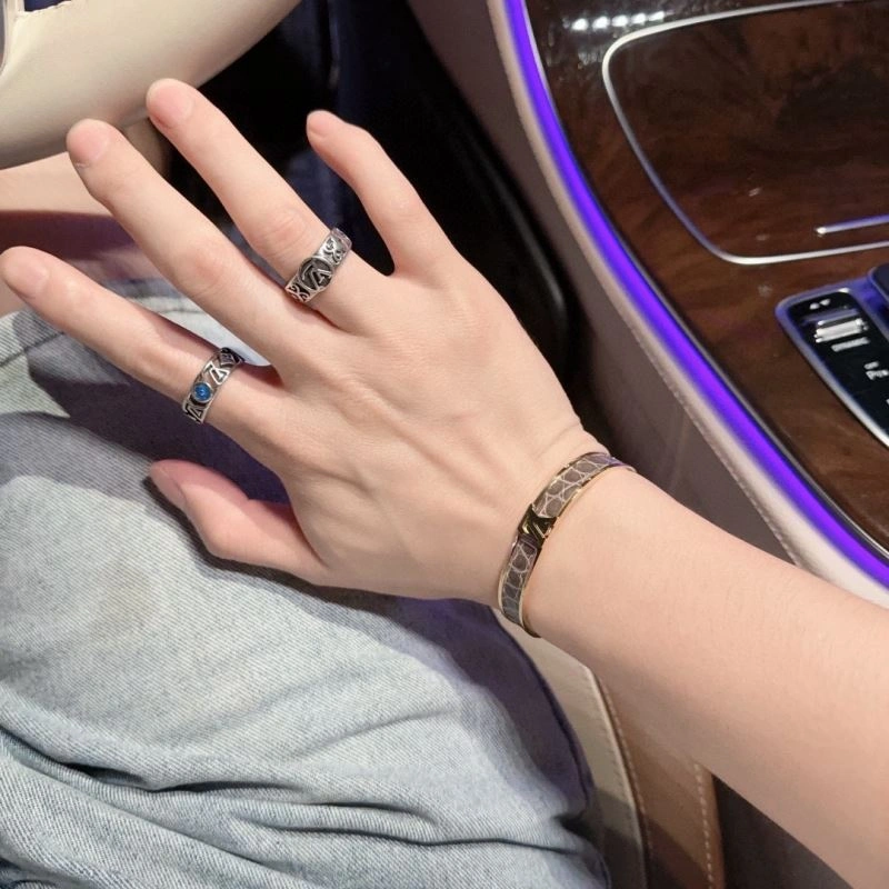 Louis Vuitton Bracelets Lightweight 250965