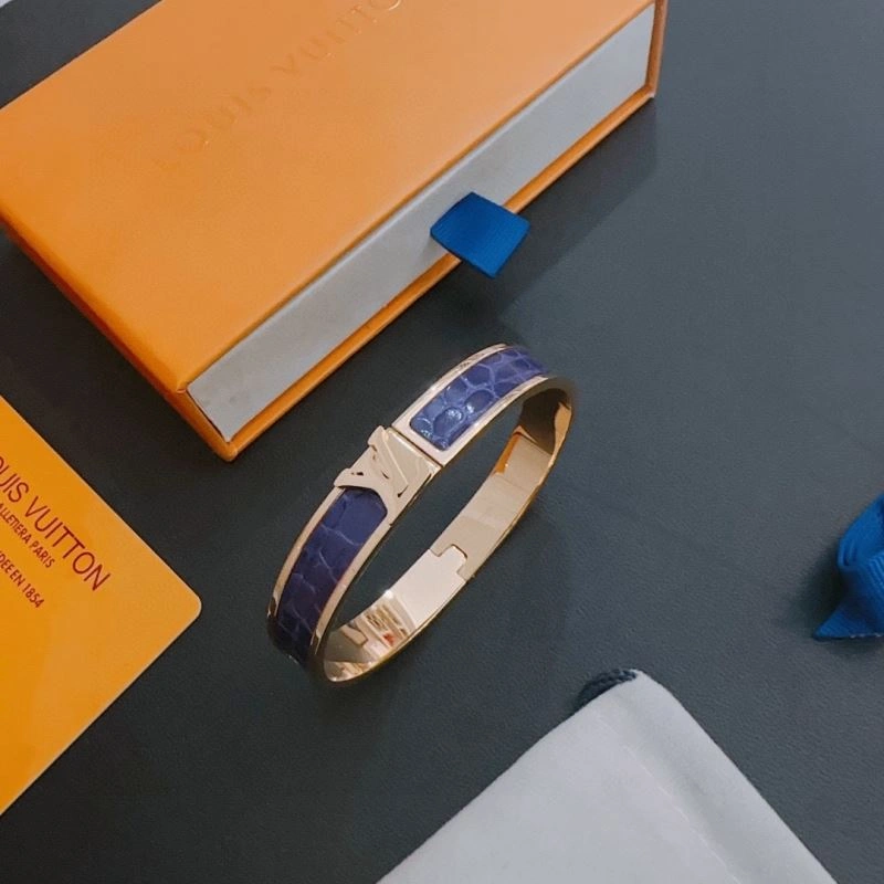 Bold Louis Vuitton Bracelets 250952