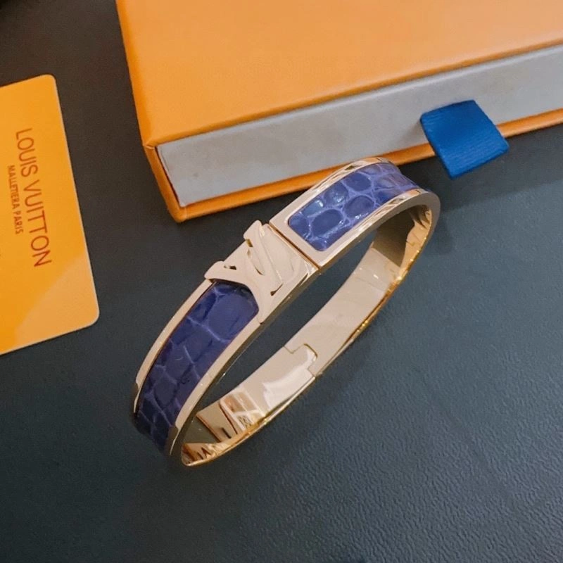Bold Louis Vuitton Bracelets 250952