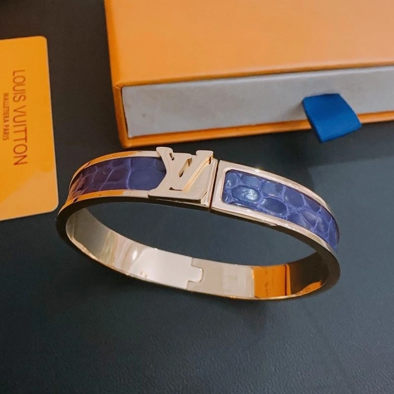 Bold Louis Vuitton Bracelets 250952