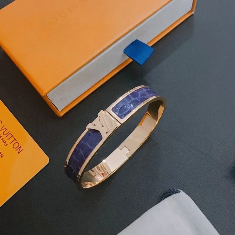 Bold Louis Vuitton Bracelets 250952