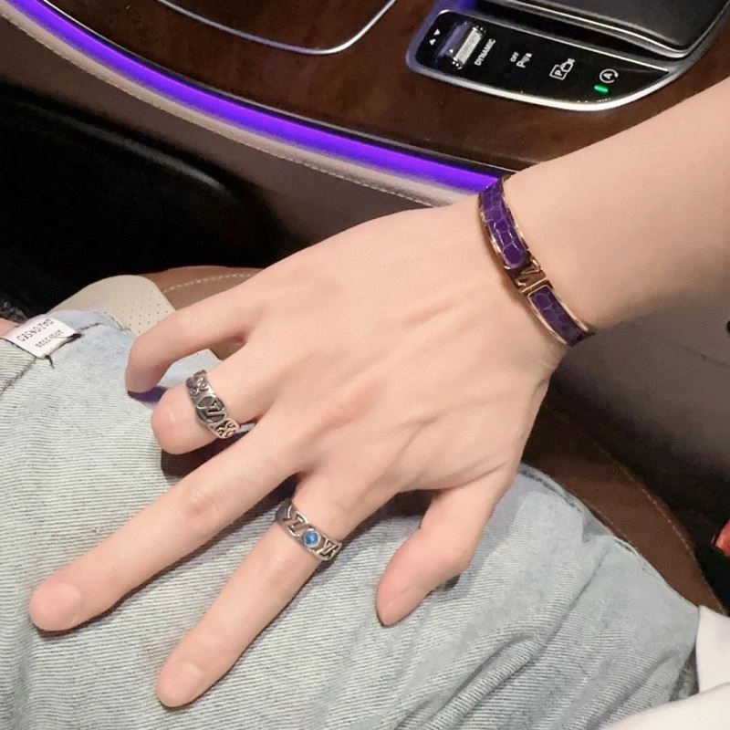 Bold Louis Vuitton Bracelets 250952