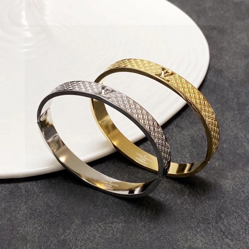 Sleek Louis Vuitton Bracelets 250971