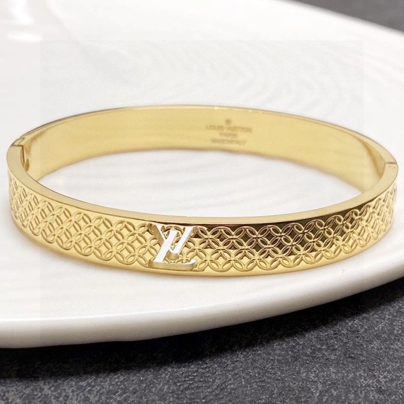 Sleek Louis Vuitton Bracelets 250971