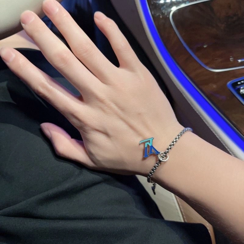 Casual Louis Vuitton Bracelets 250967