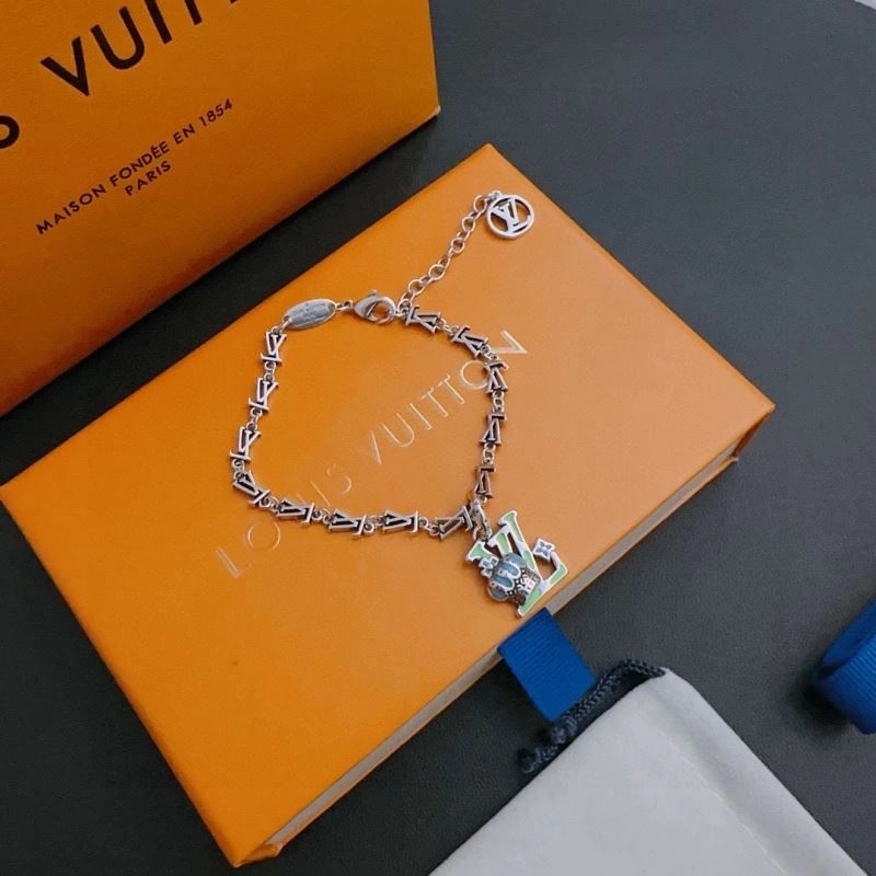 Trendsetting Louis Vuitton Bracelets 250969
