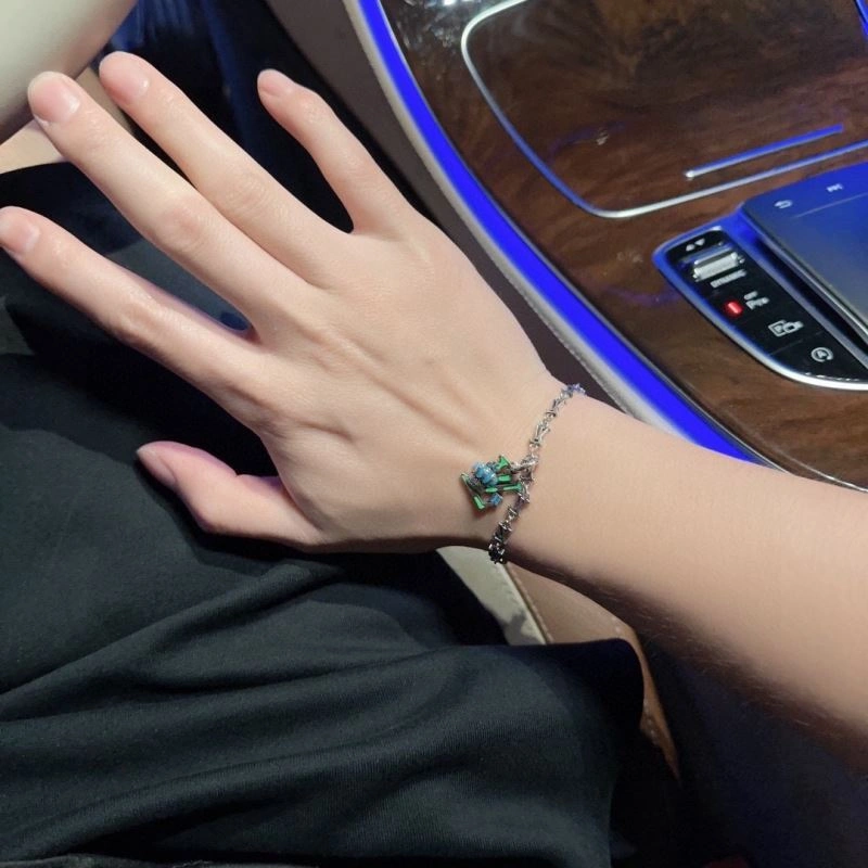 Trendsetting Louis Vuitton Bracelets 250969