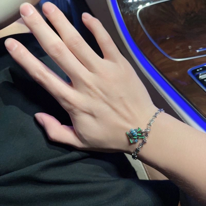 Trendsetting Louis Vuitton Bracelets 250969