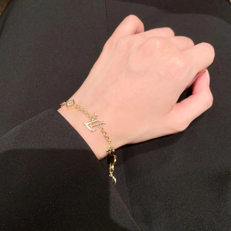 Efficient Louis Vuitton Bracelets 250957