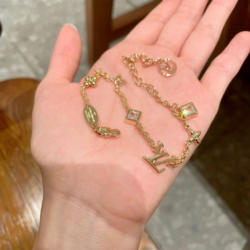 Efficient Louis Vuitton Bracelets 250957