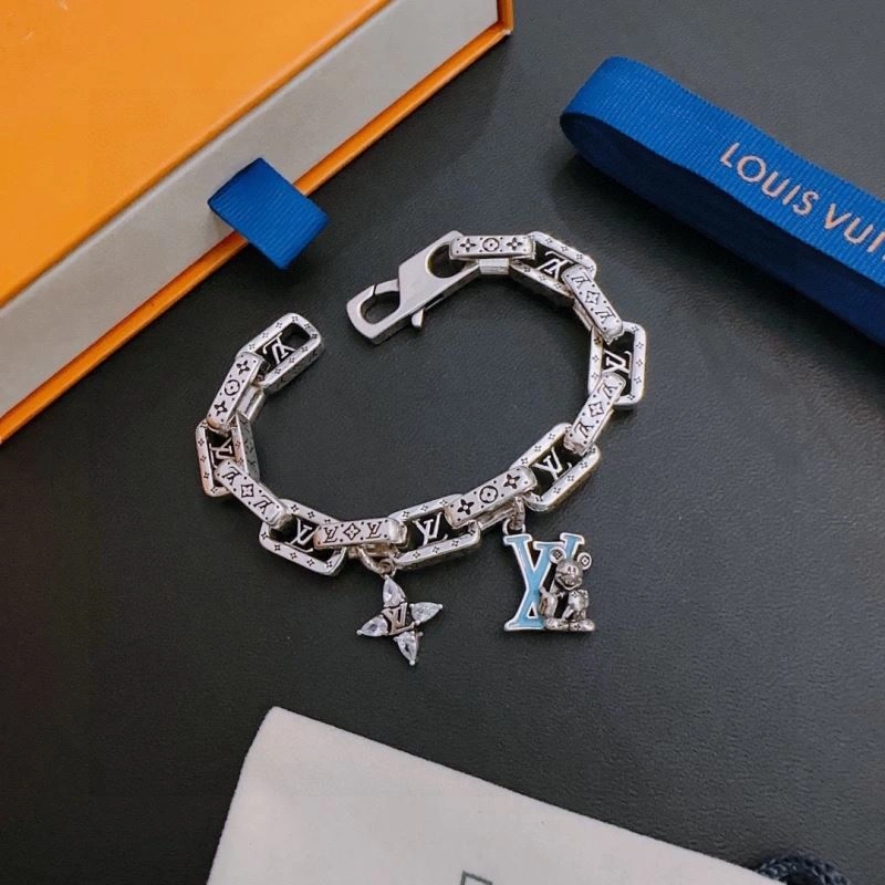 Louis Vuitton Bracelets Fashionable 250948