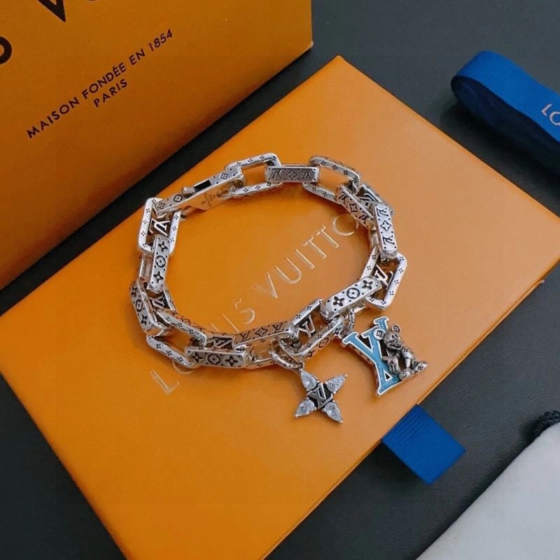 Louis Vuitton Bracelets Fashionable 250948