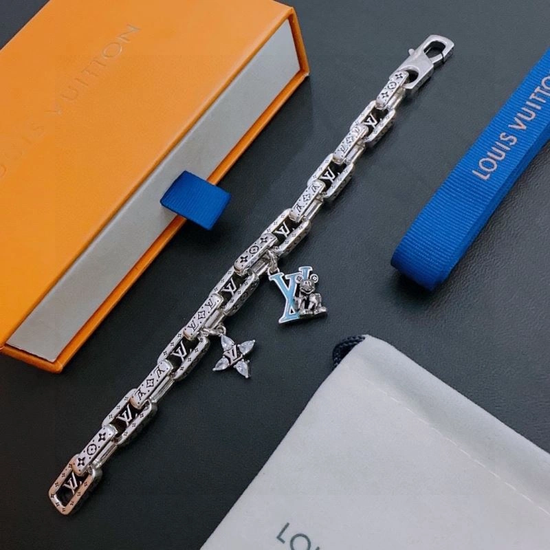 Louis Vuitton Bracelets Fashionable 250948
