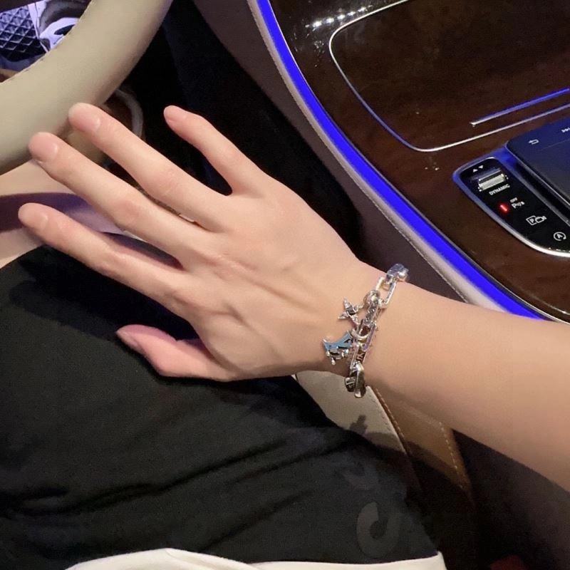 Louis Vuitton Bracelets Fashionable 250948