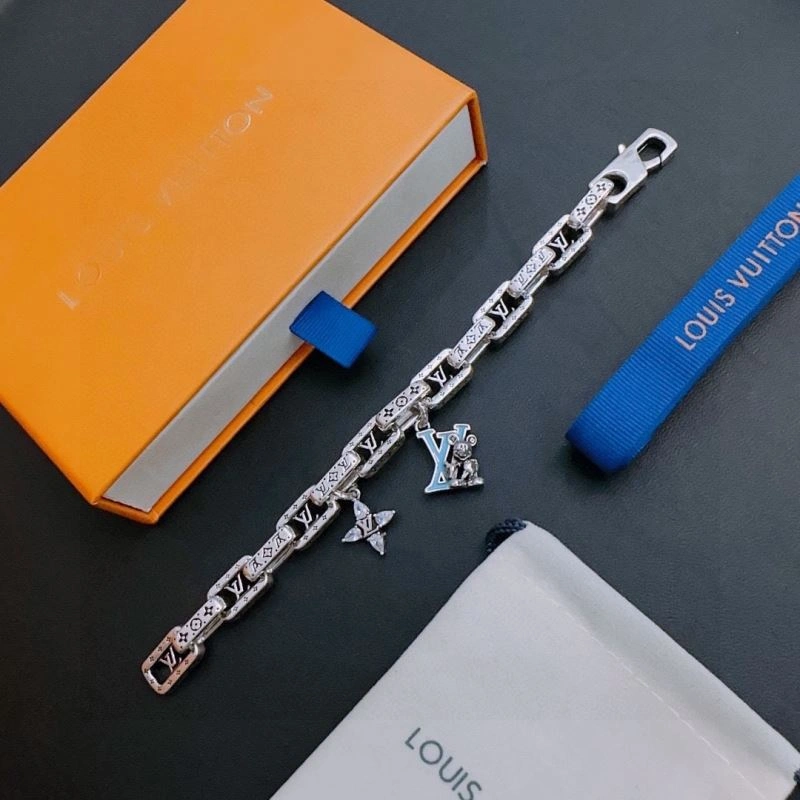 Louis Vuitton Bracelets Fashionable 250948