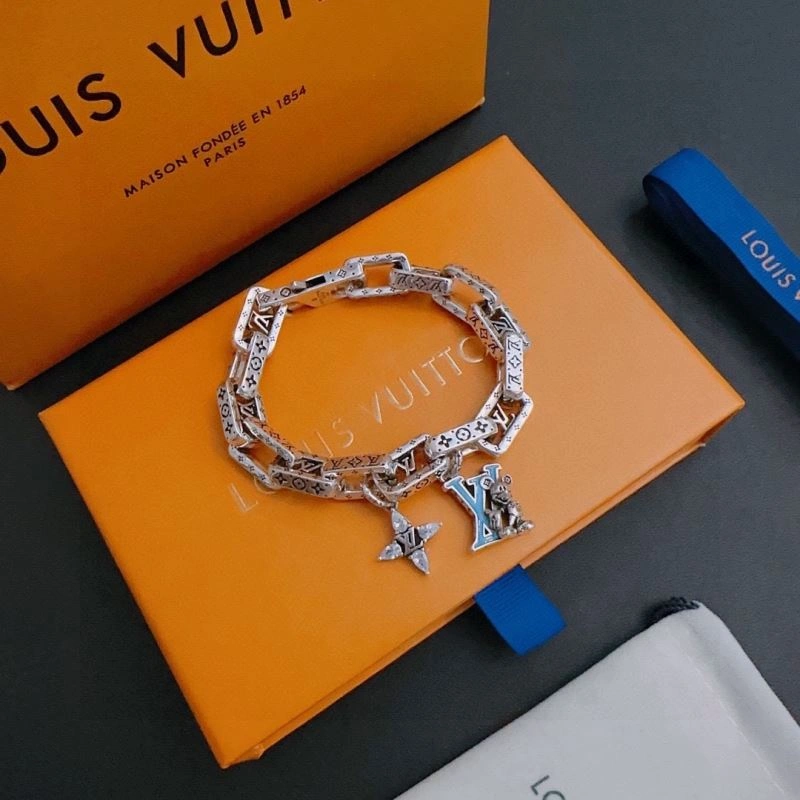 Louis Vuitton Bracelets Fashionable 250948