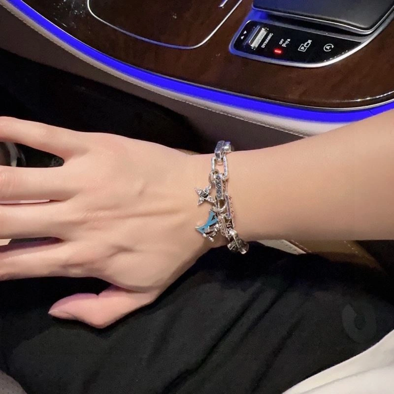 Louis Vuitton Bracelets Fashionable 250948