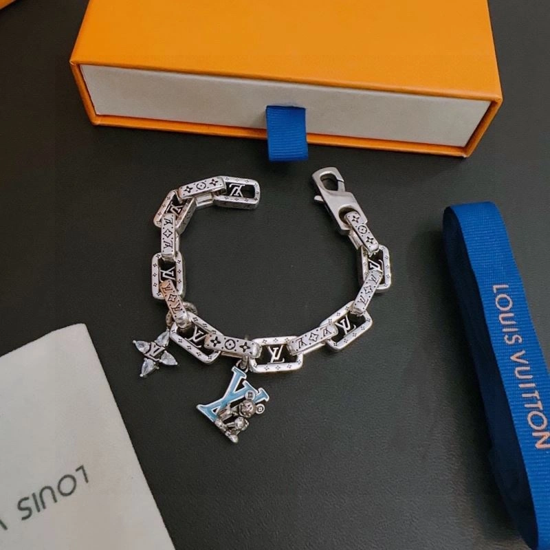 Louis Vuitton Bracelets Fashionable 250948