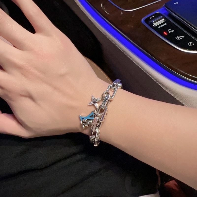 Louis Vuitton Bracelets Fashionable 250948