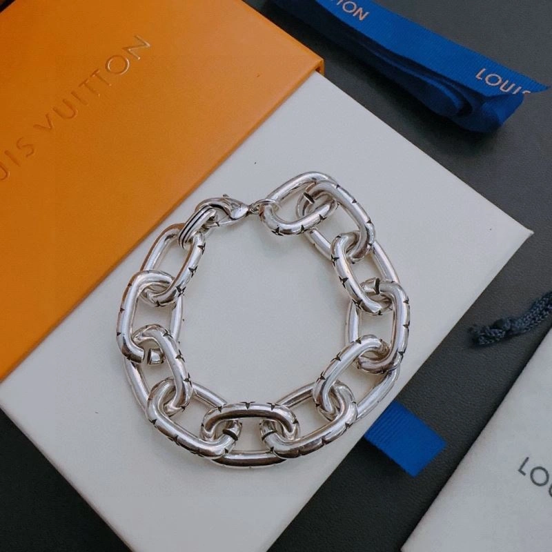 Louis Vuitton Bracelets SmartChoice 250970