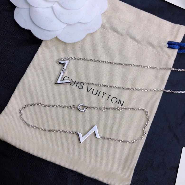 Louis Vuitton Bracelets Functional 250943