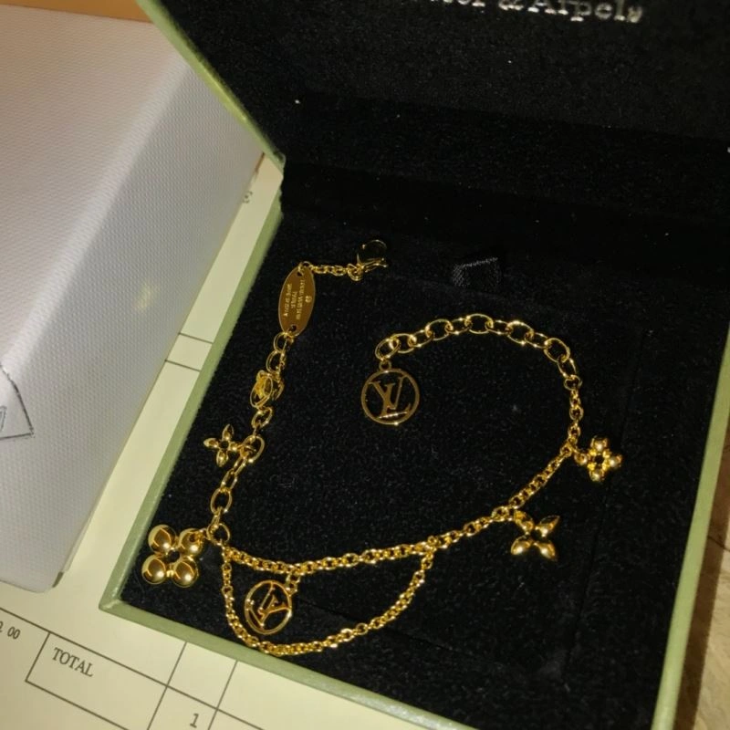 Louis Vuitton Bracelets Modern 250961