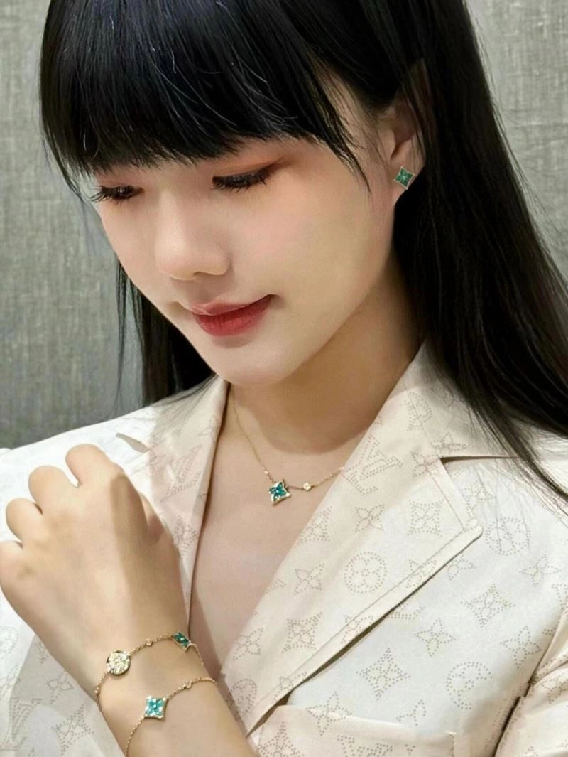 Louis Vuitton Bracelets Trendsetting 250960