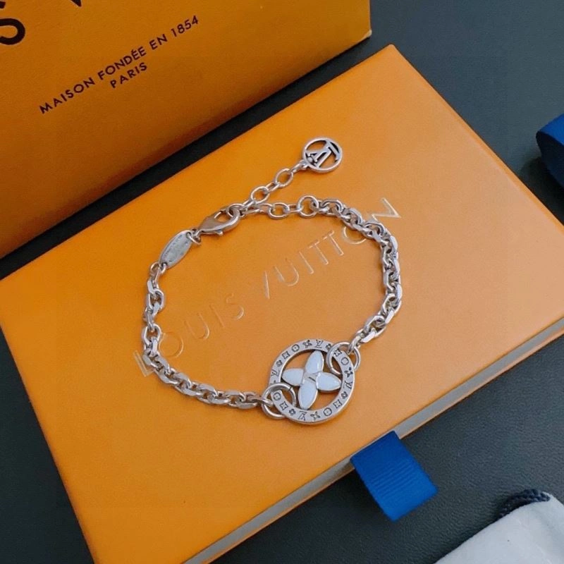 Louis Vuitton Bracelets Fashionable 250879