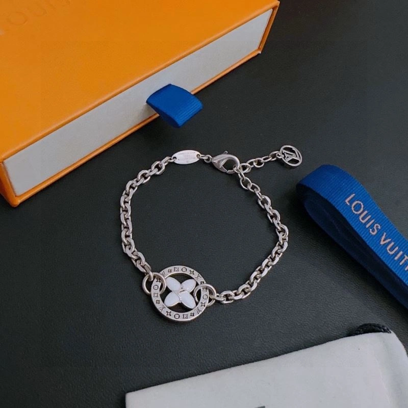 Louis Vuitton Bracelets Fashionable 250879