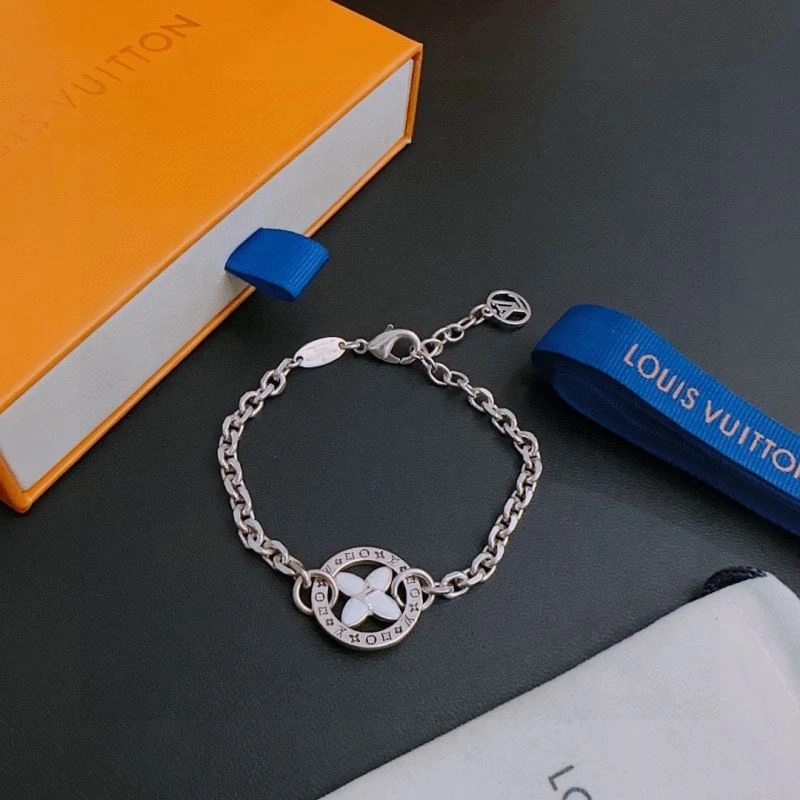 Louis Vuitton Bracelets Fashionable 250879
