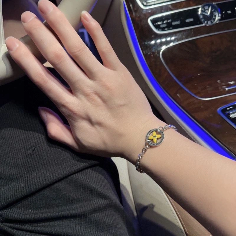 Louis Vuitton Bracelets Sporty 250870