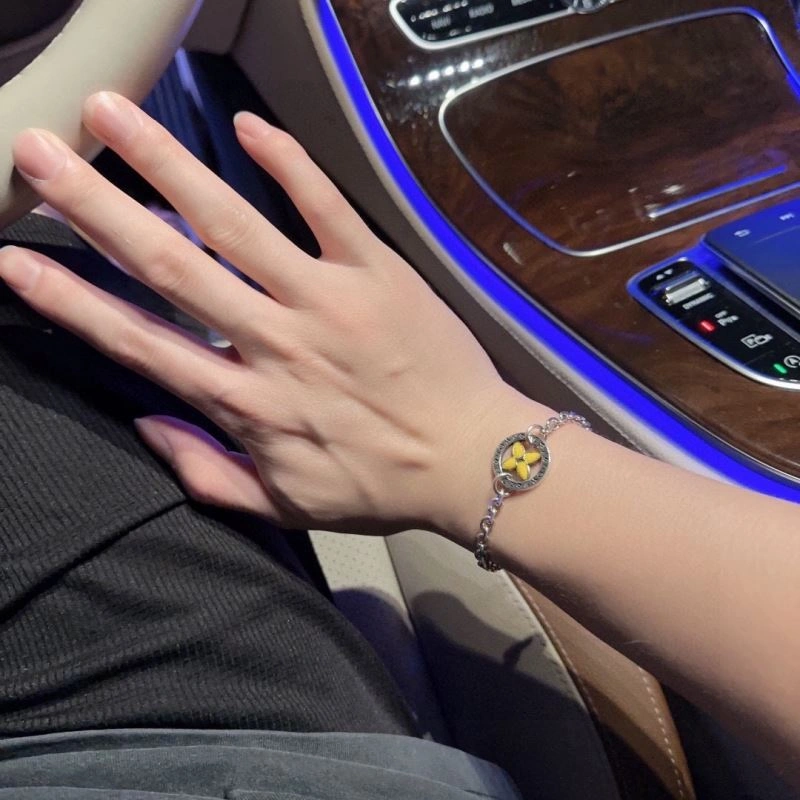 Louis Vuitton Bracelets Sporty 250870