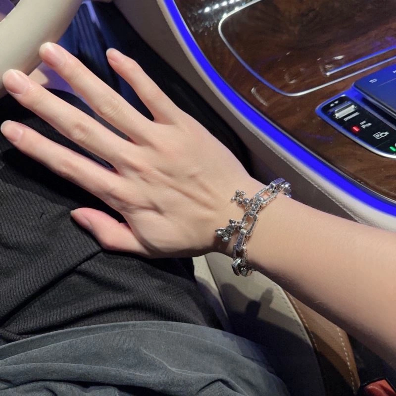 Affordable Louis Vuitton Bracelets 250886