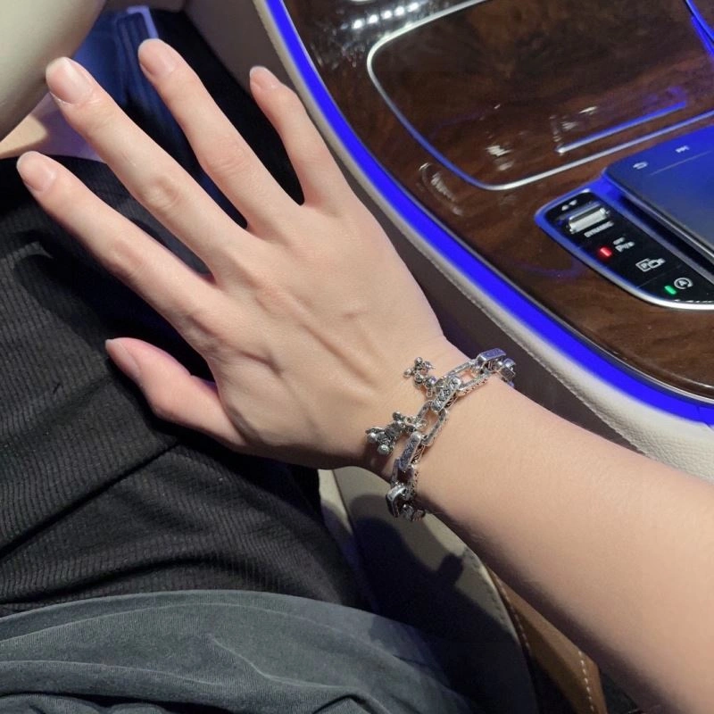 Affordable Louis Vuitton Bracelets 250886