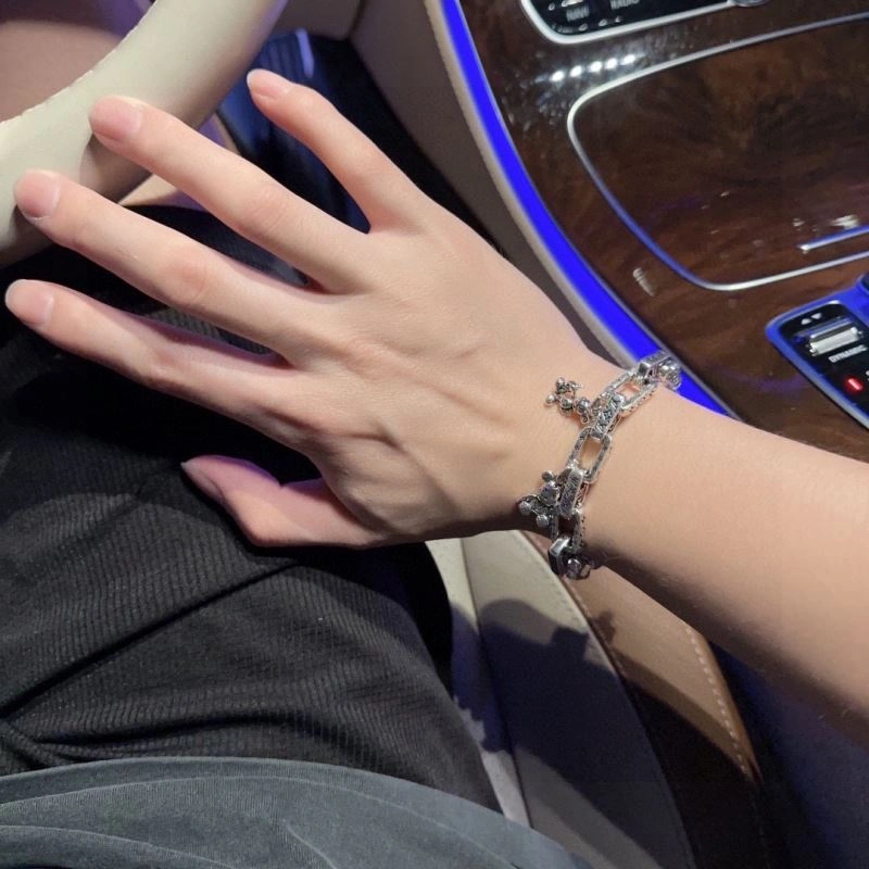 Affordable Louis Vuitton Bracelets 250886