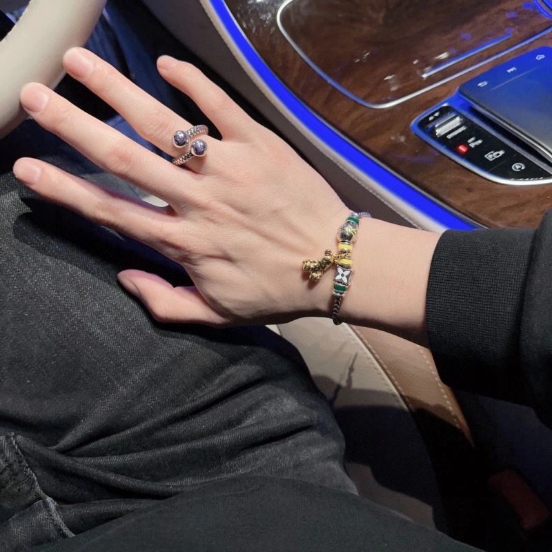 Louis Vuitton Bracelets FreshLook 250881