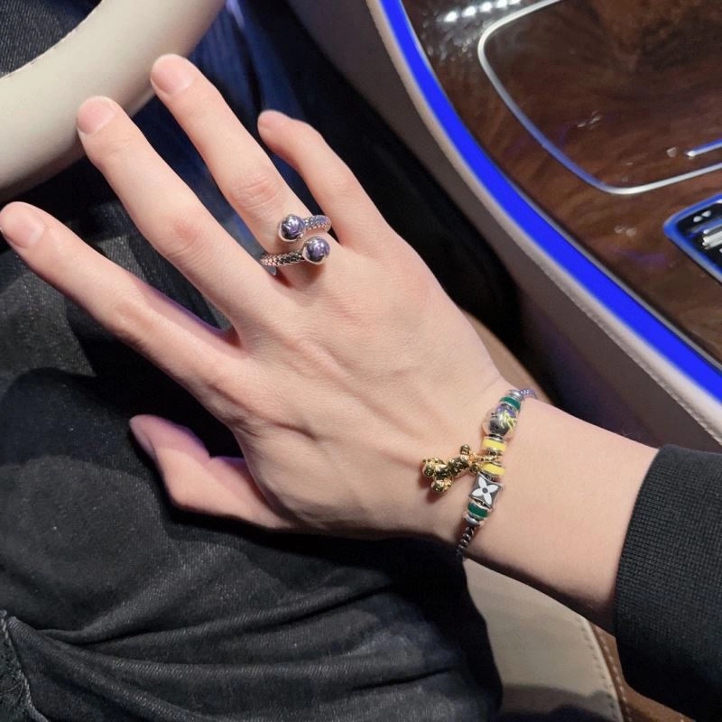 Louis Vuitton Bracelets FreshLook 250881