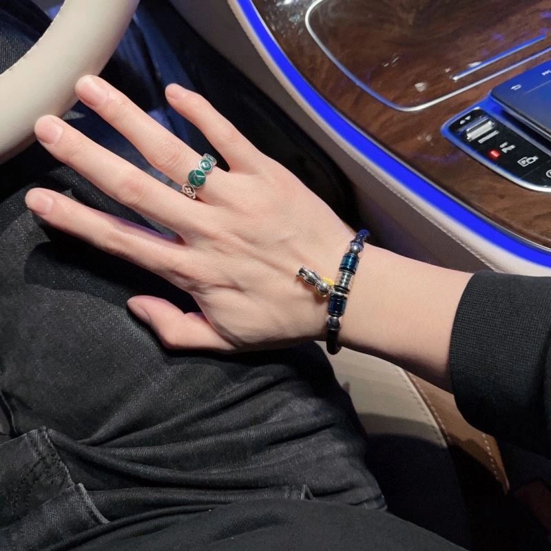 Louis Vuitton Bracelets Popular 250869