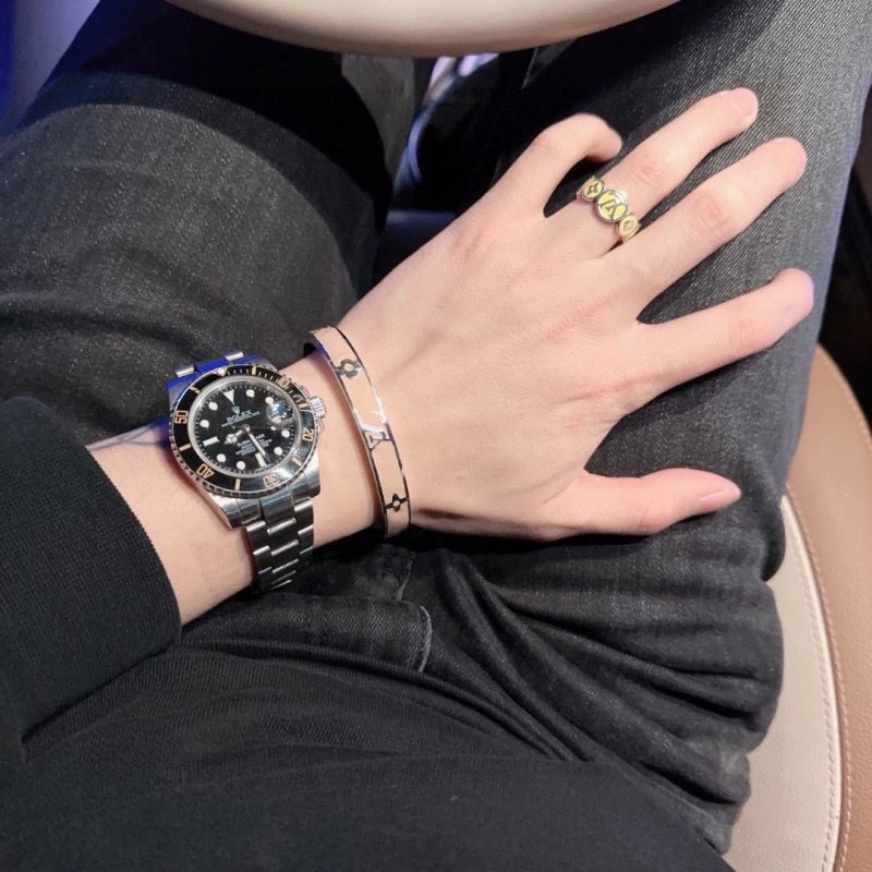 Louis Vuitton Bracelets Breathable 250874