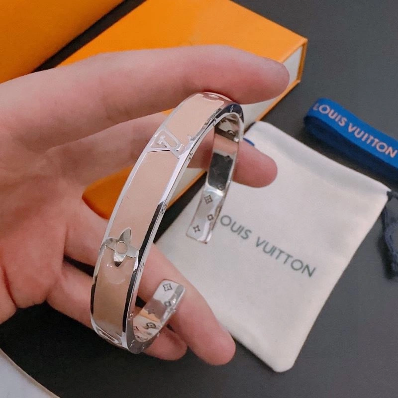 Louis Vuitton Bracelets Breathable 250874